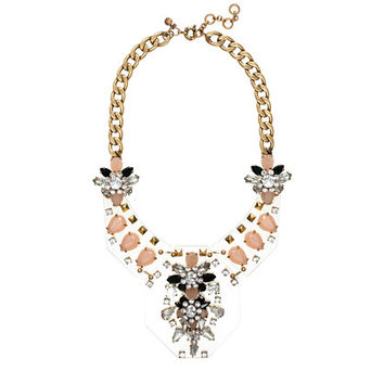 Modeling of statement necklace